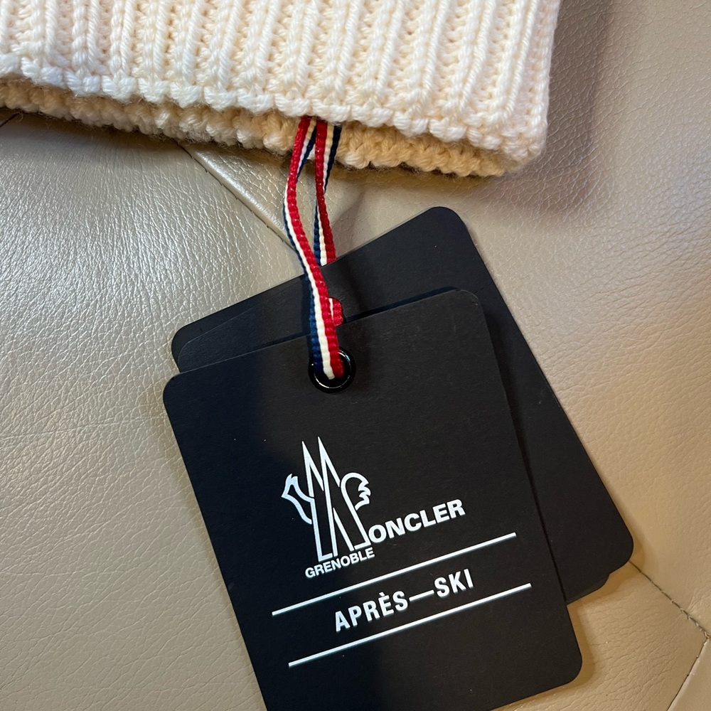 Moncler beanie with tags - Picture 5 of 5
